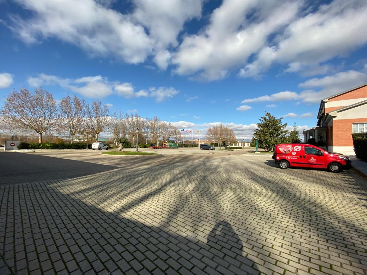 Hotel Lasa Sport Валадоид Екстериор снимка