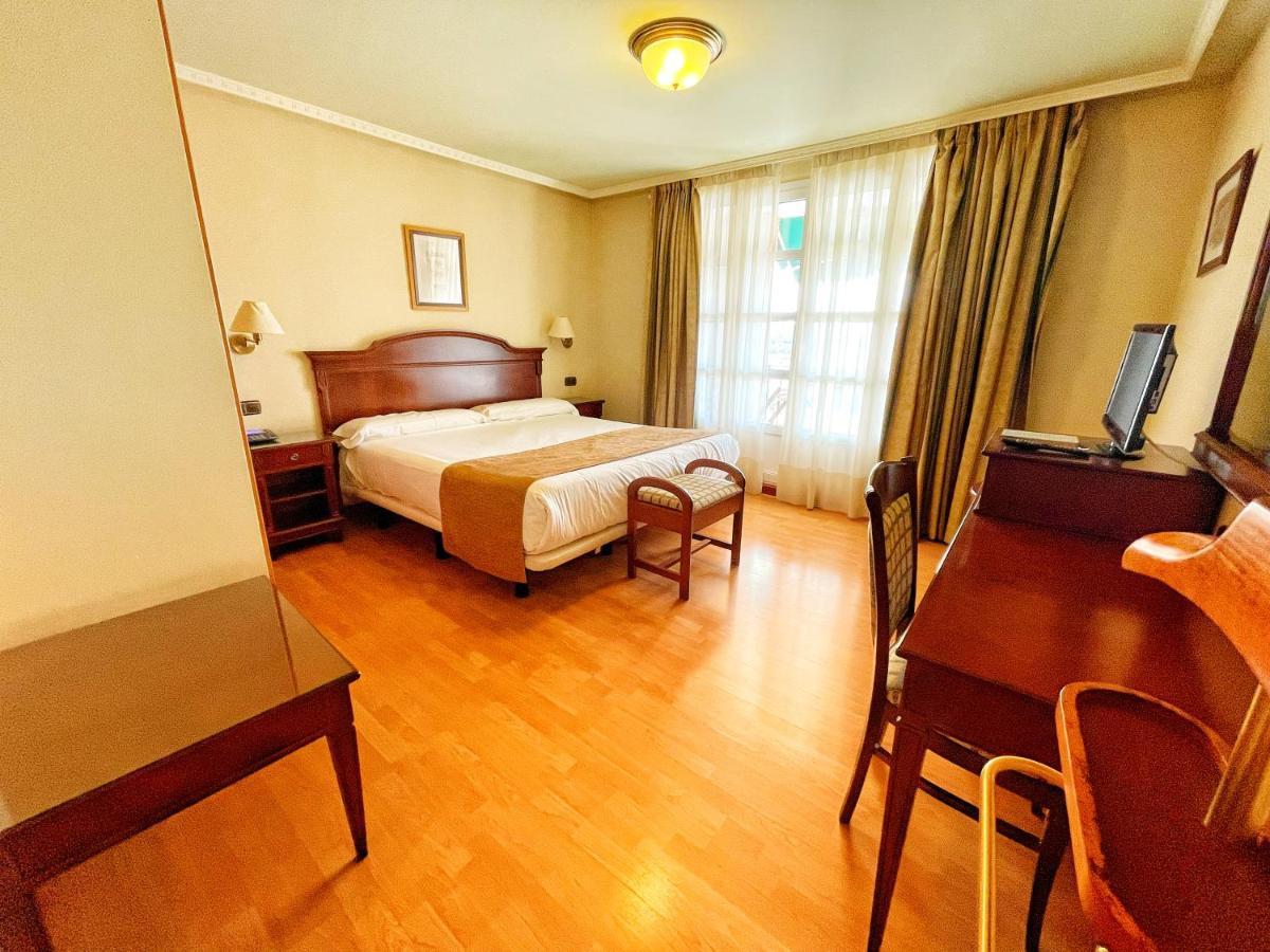 Hotel Lasa Sport Валадоид Екстериор снимка