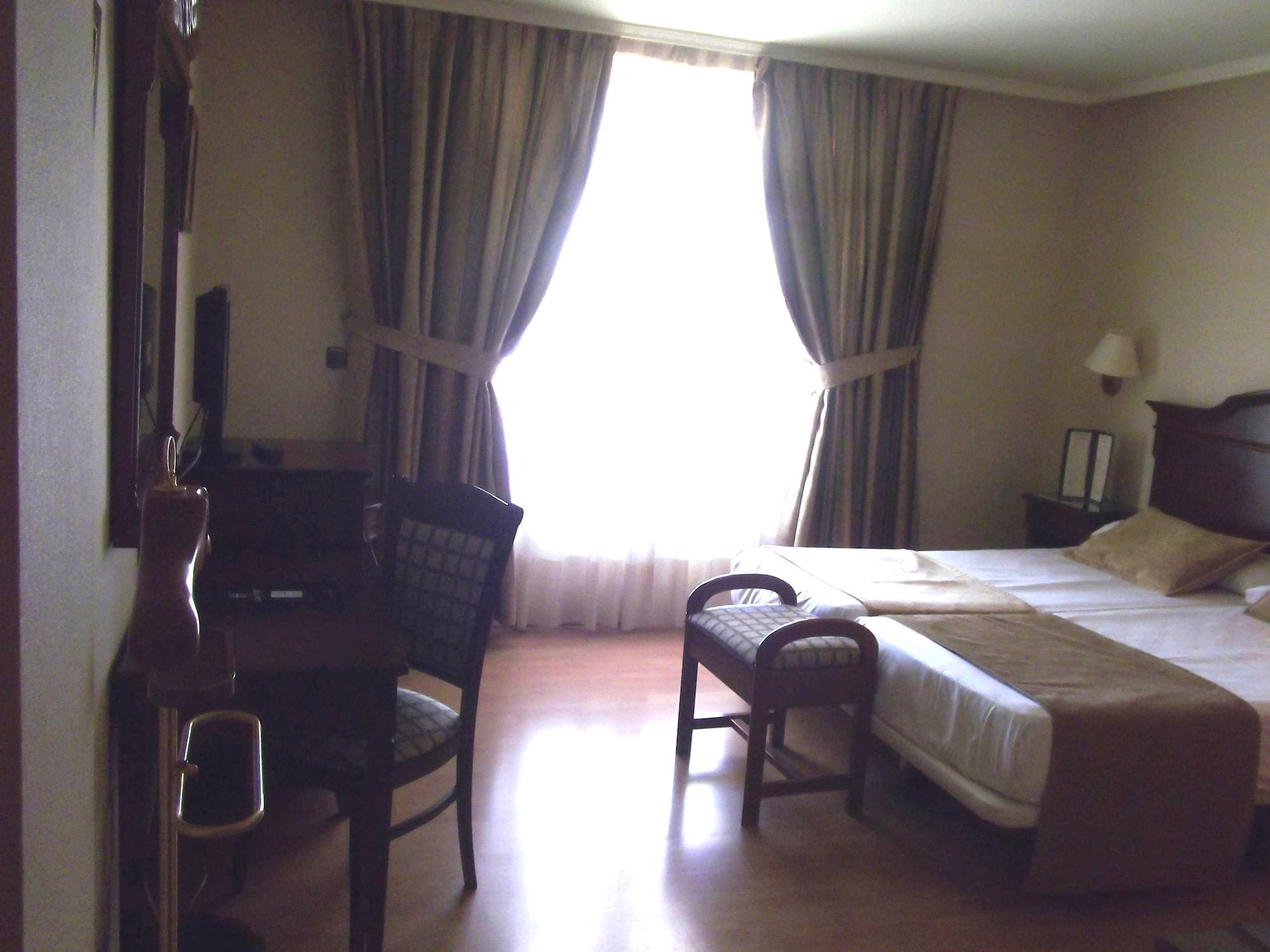 Hotel Lasa Sport Валадоид Екстериор снимка