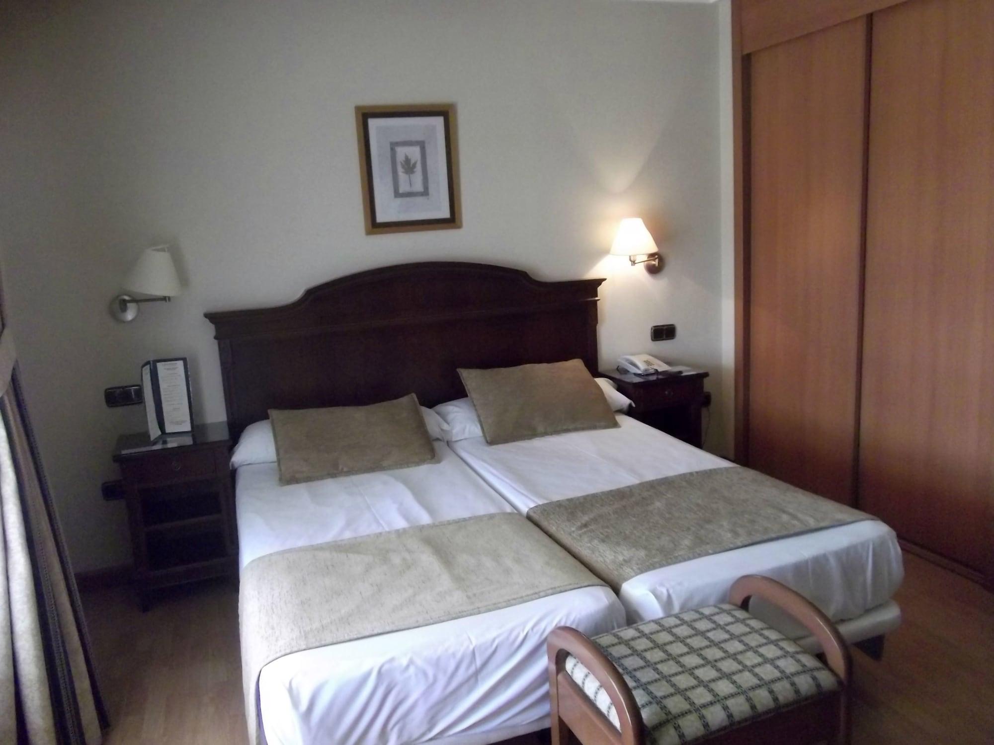 Hotel Lasa Sport Валадоид Екстериор снимка