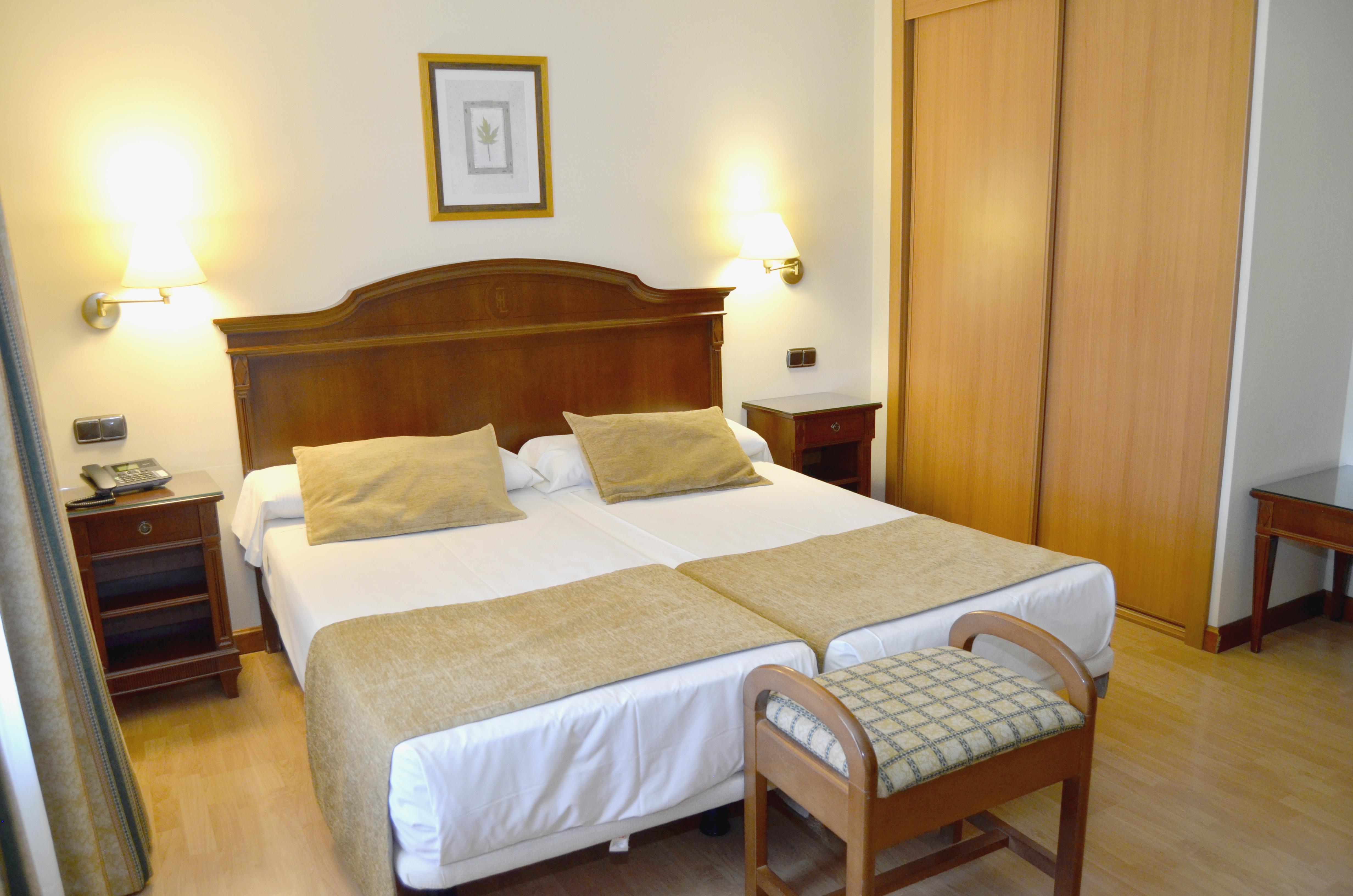 Hotel Lasa Sport Валадоид Екстериор снимка