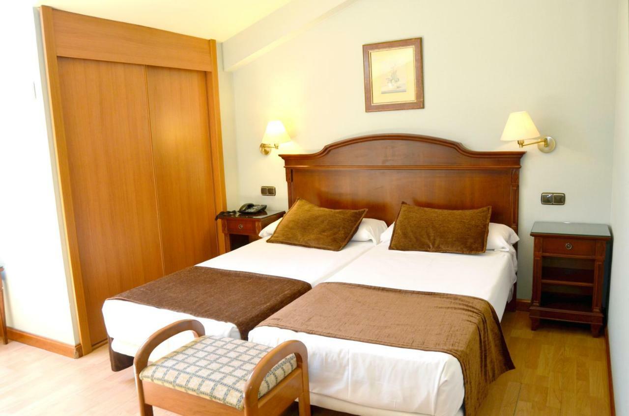 Hotel Lasa Sport Валадоид Екстериор снимка